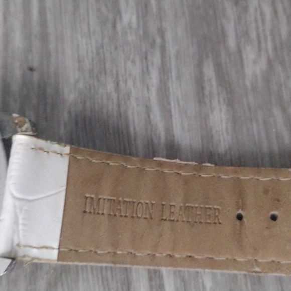 Women's beautiful butterfly watch, worn, need battery - Picture 8 of 11